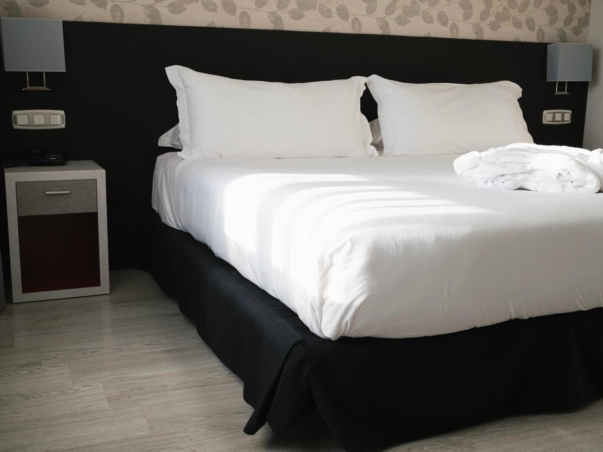 Hotel Plaza Las Matas Las Rozas de Madrid Ngoại thất bức ảnh